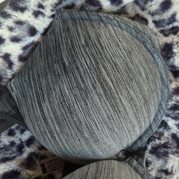 Victoria's Secret Padded Plunge Bra in size 34DD - Picture 2 of 9